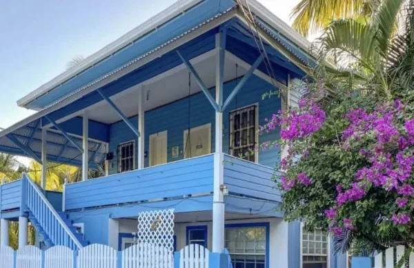 Accommodations Utila Lagoon Room